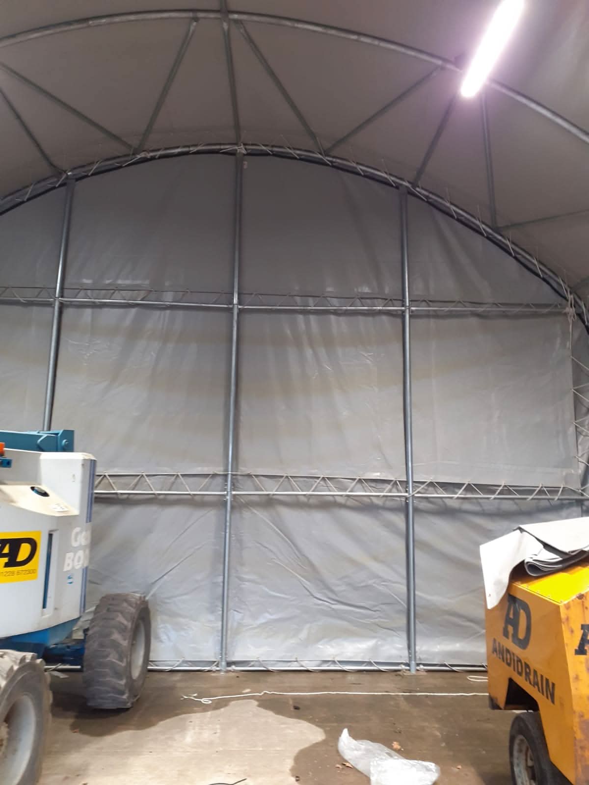 Stängd bakpanel för containerdukar