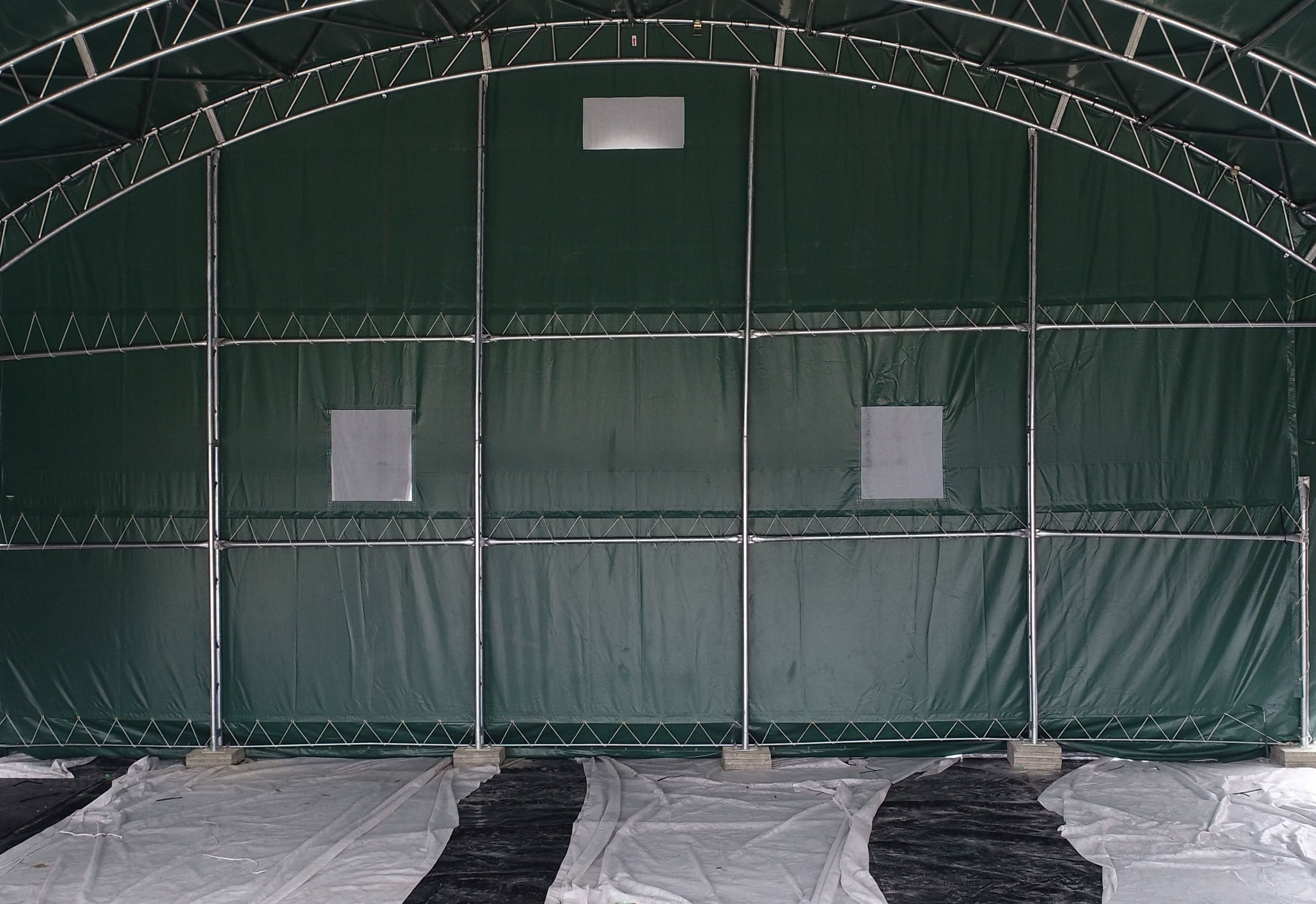Stängd bakpanel för containerdukar