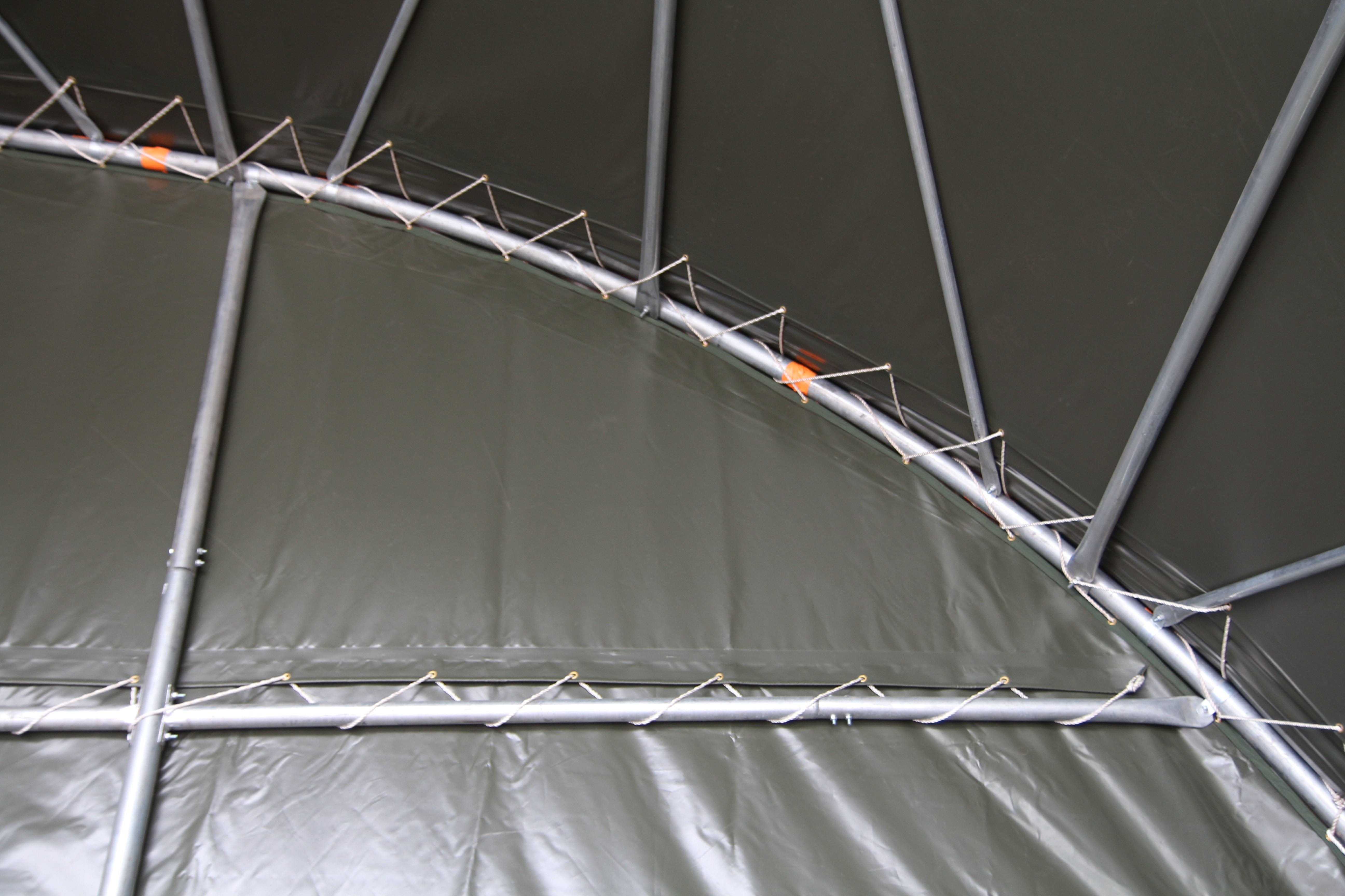 Stängd bakpanel för containertak