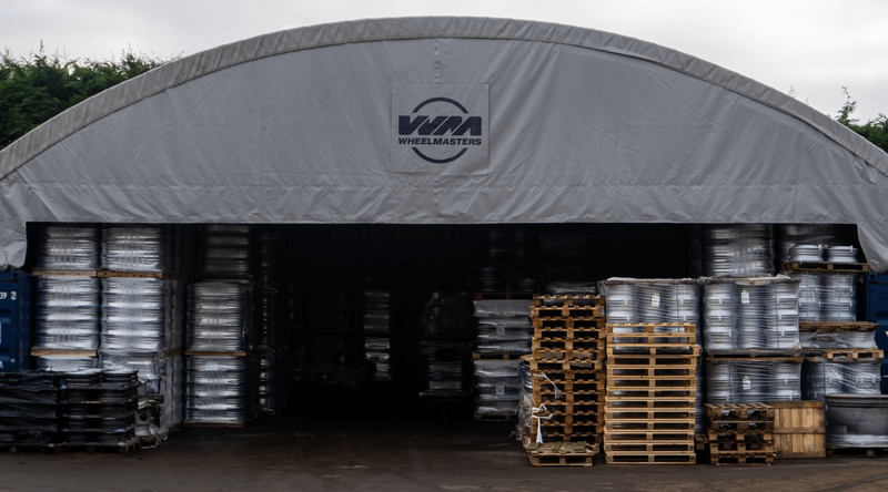 Container Shelter - 60ft x 40ft x 20ft (18.3m x 12m x 6m) installerad på utsidan av containrar